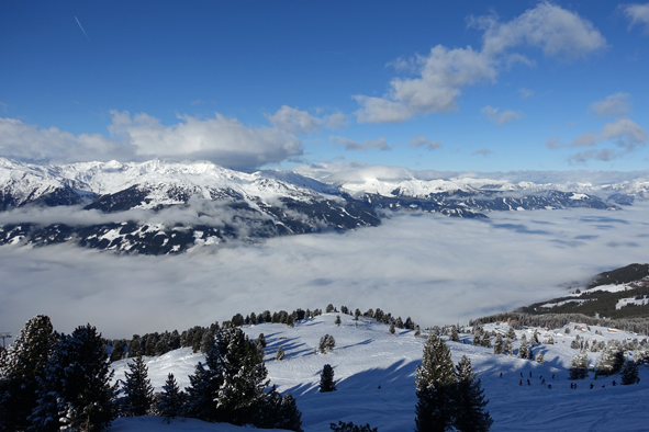 In der Zillertalarena mit Blick auf das Skigebiet Hochzillertal 2018