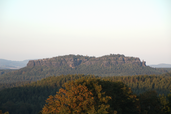 Der Pfaffenstein in der Abendsonne