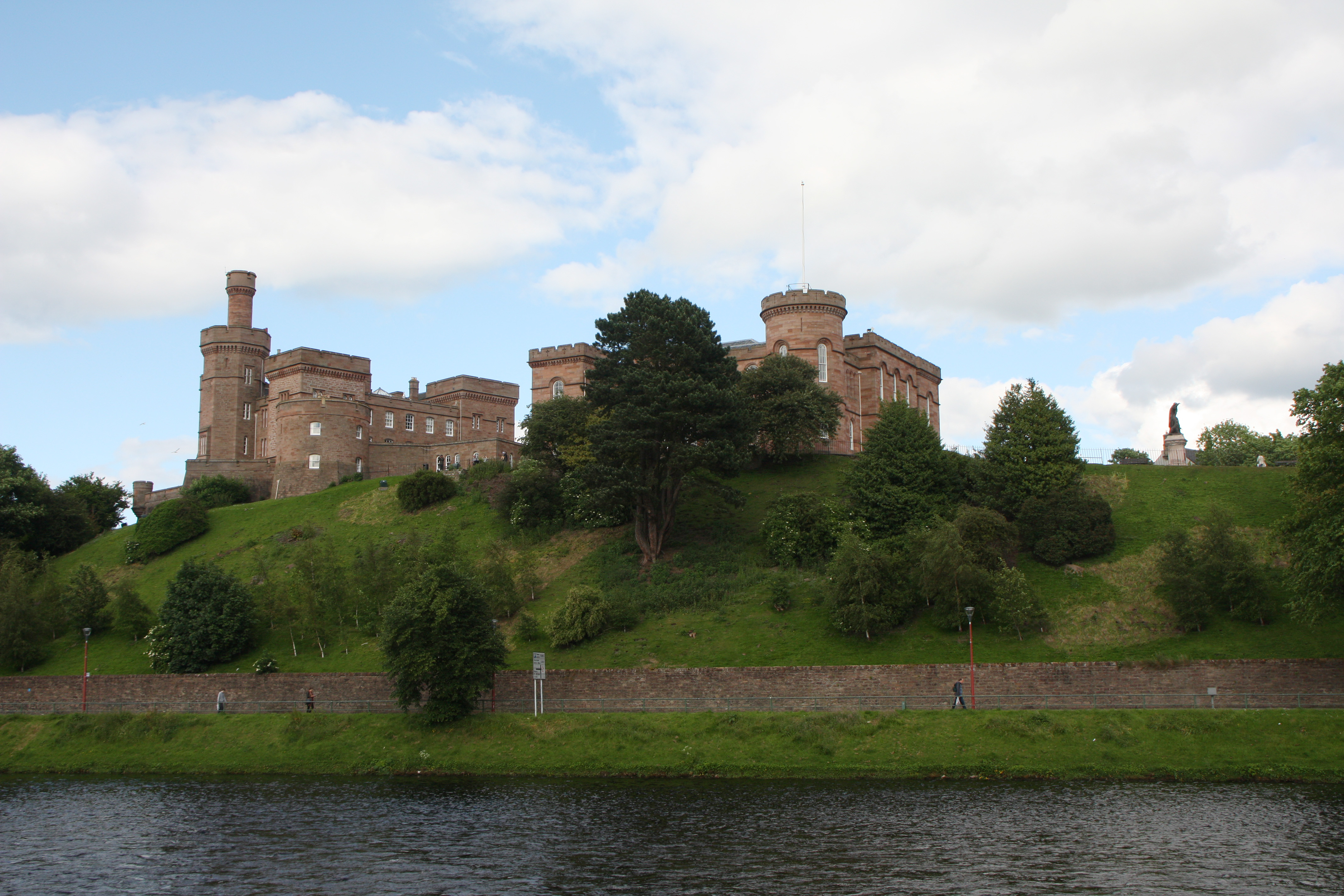 Inverness Burg