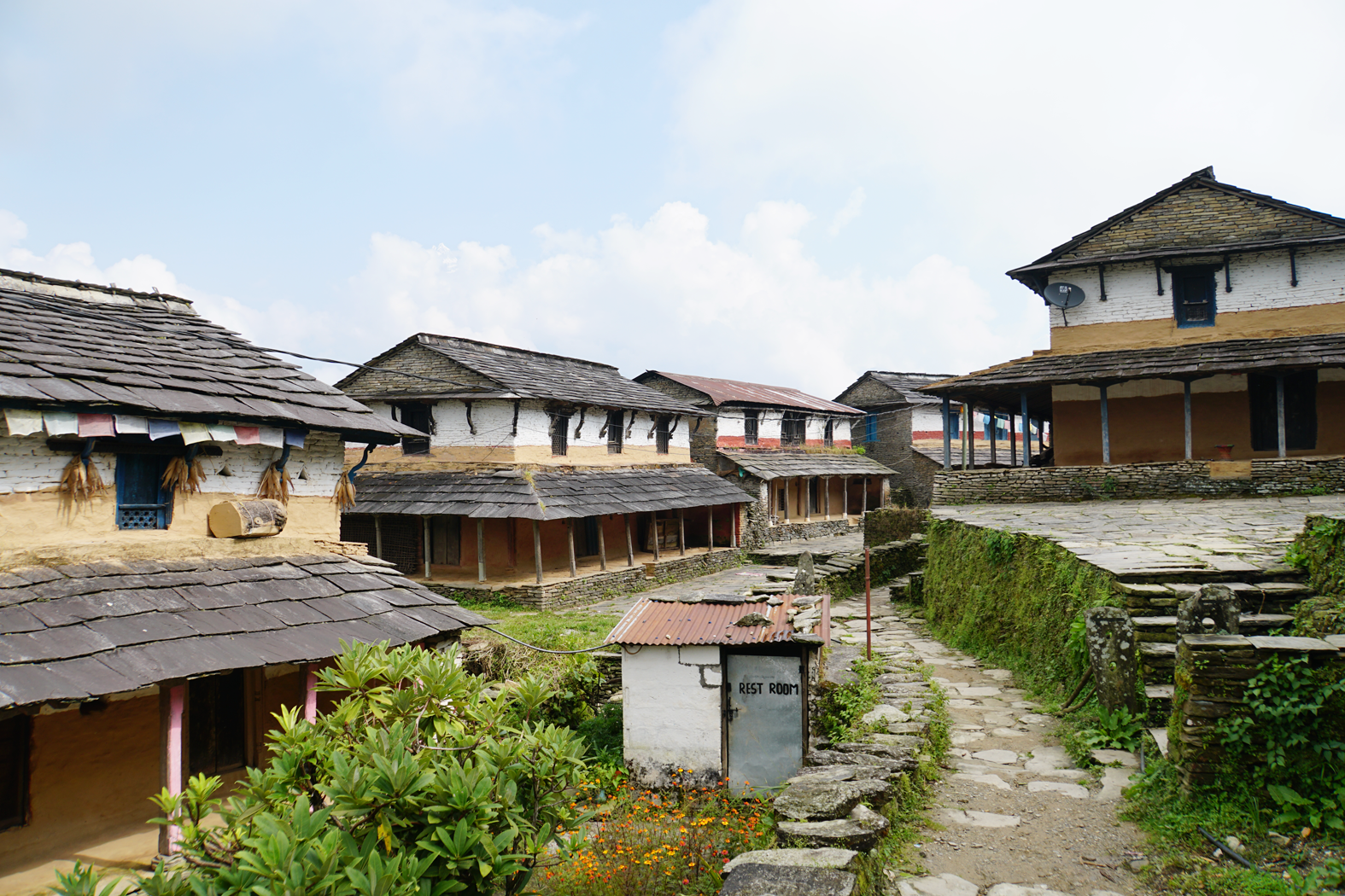 das Museumsdorf auf dem Weg von Dhampus nach Astam