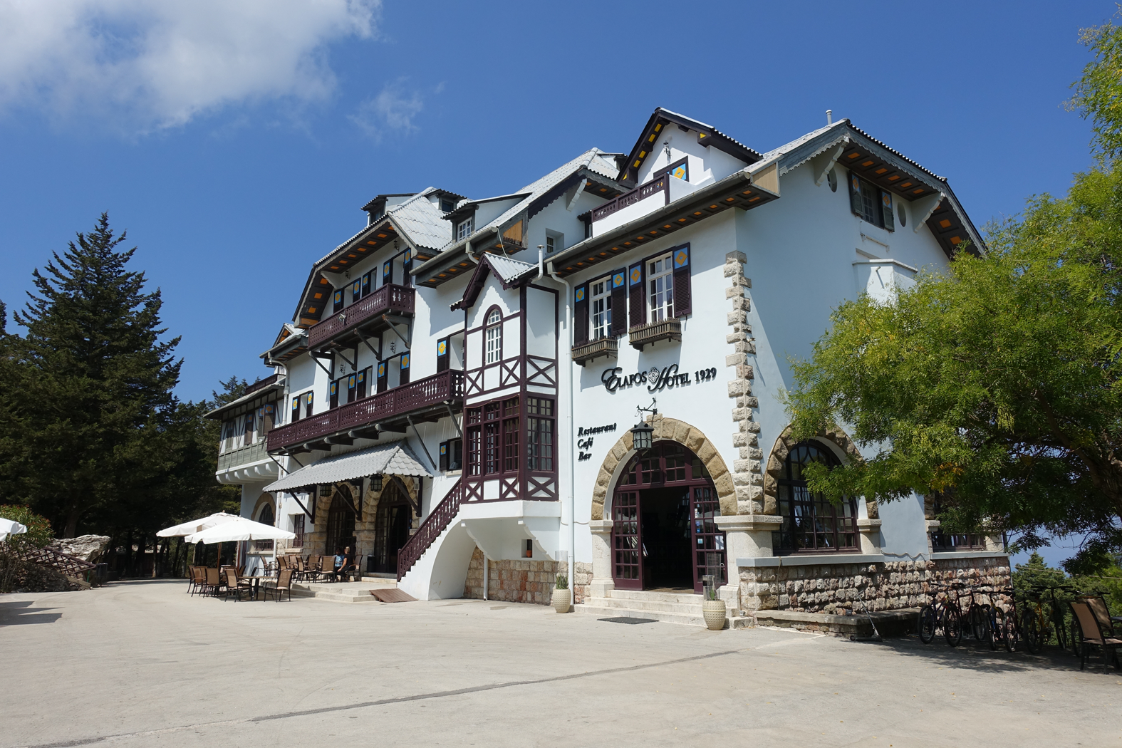 das Hotel Elafos in Profitis Ilias