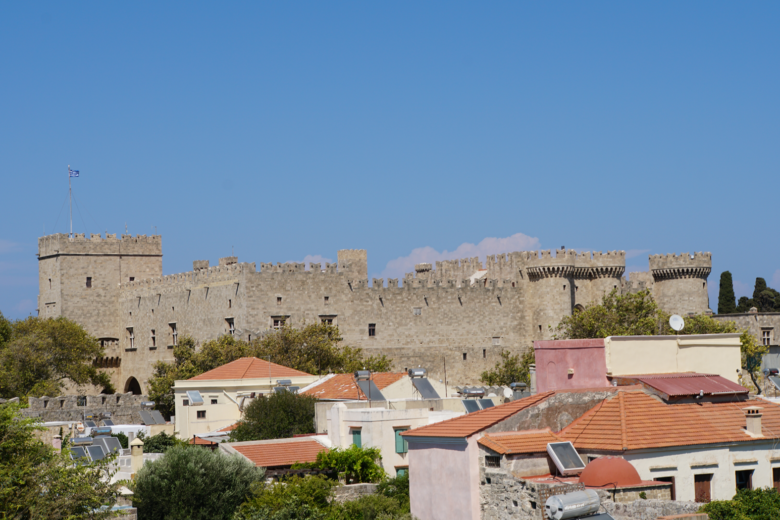 Blick auf den Großmeisterpalast in Rhodos-Stadt