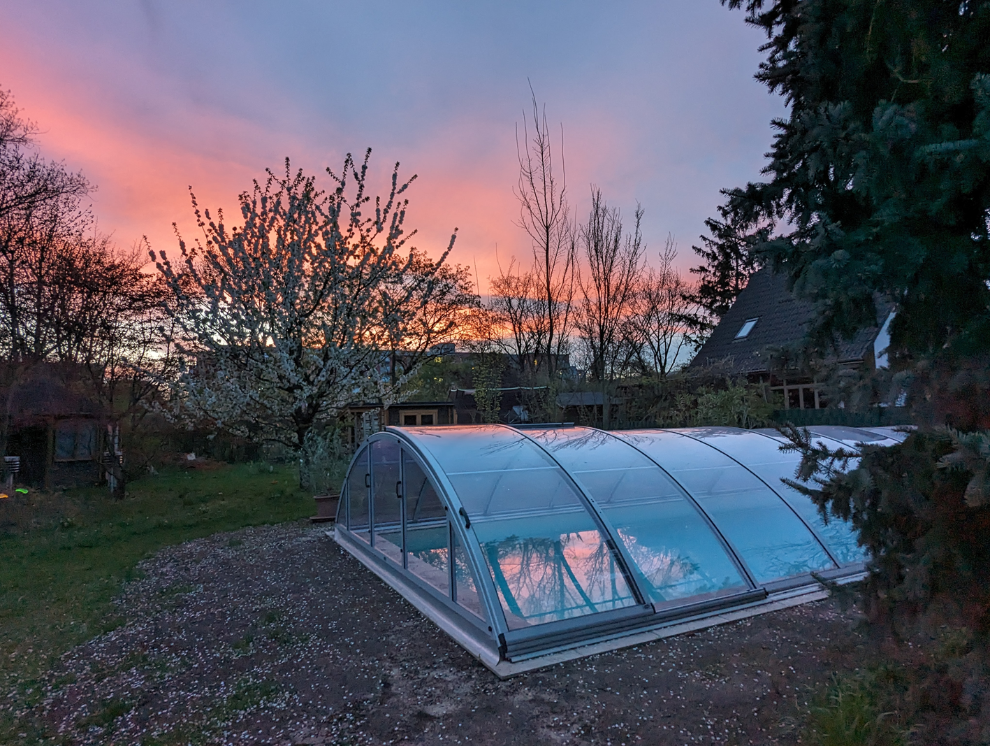 Pool im Sonnenuntergang