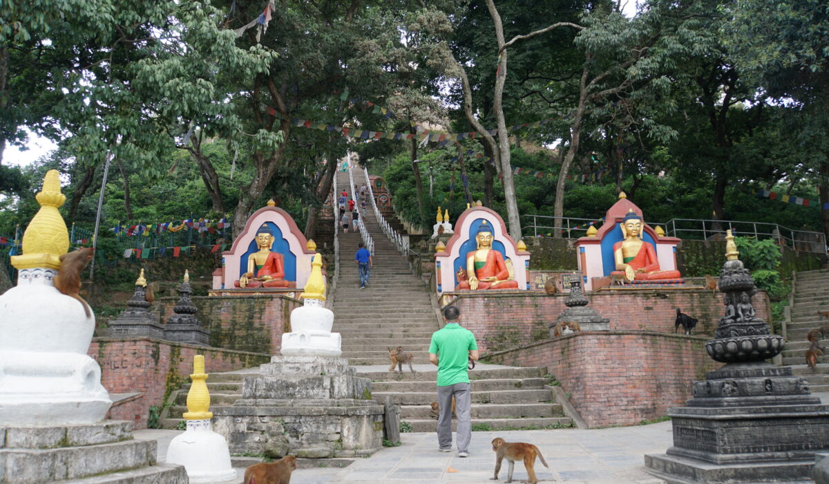 die Treppen zur Stupa Swayambhunath