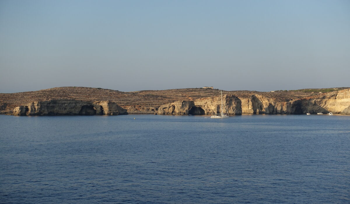 mit der Fähre vorbei an Comino