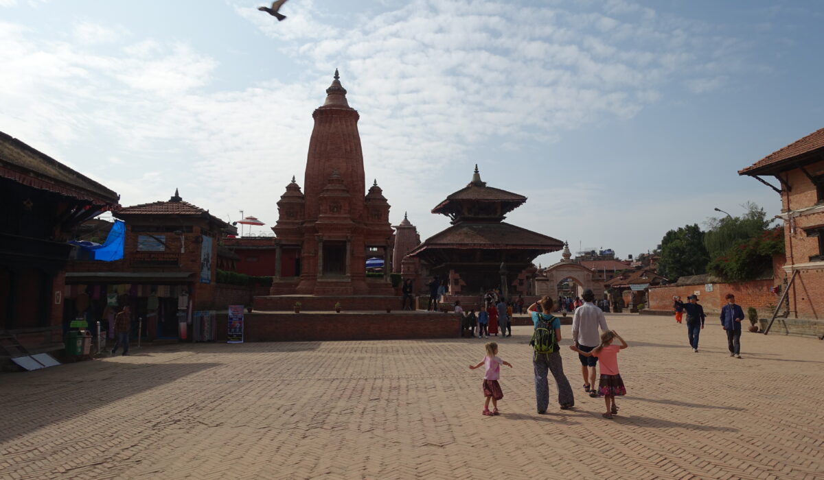 wir laufen durch Baktapur