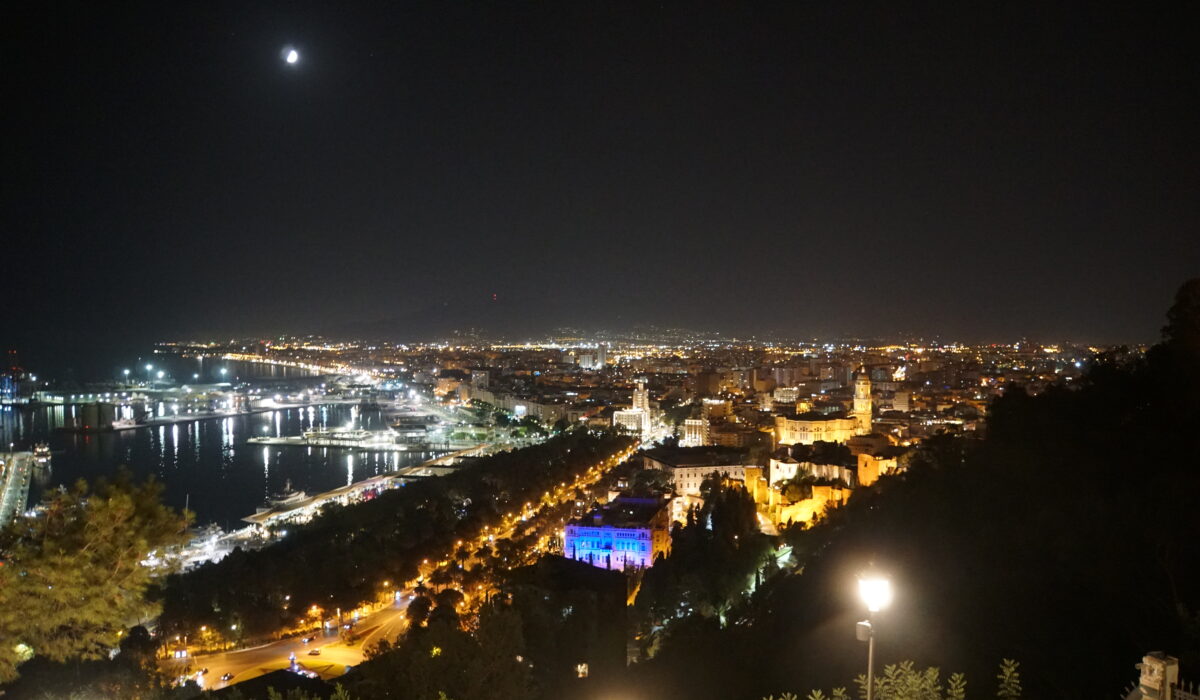 Malaga bei Nacht