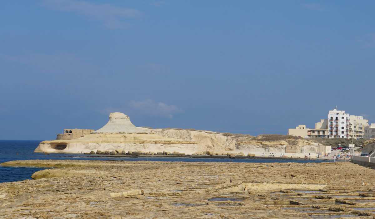 Steinformationen vor den Salinen von Gozo